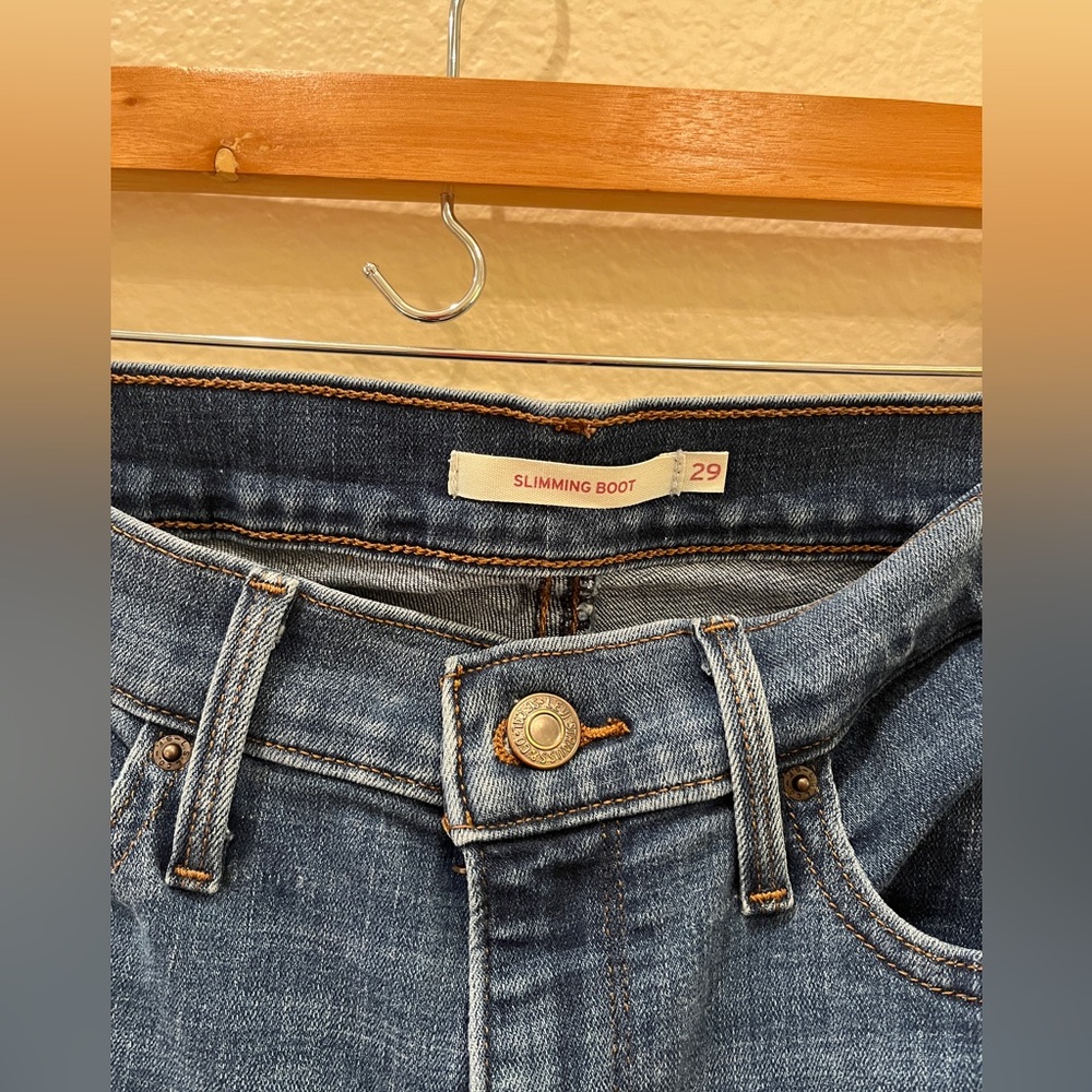 Levi’s Slimming Boot Jeans - Picture 2 of 4